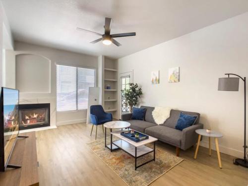 Kierland Apartment | 2BR Kierland Commons CozySuites by the golf course