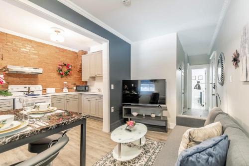 Central Hamilton Apartment | 2BR King Apt - Netflix Included