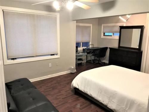 Waterford House | 2BR Lake House 40ft Dock Access