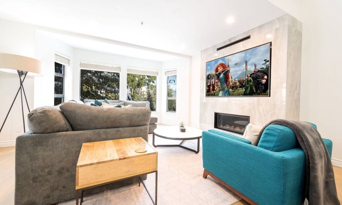 Blueberry Hill Condo | 2BR + Loft | King Bed w/Ensuite & Walk-in Closet | Communal Hot Tub & Sauna | Private Balcony