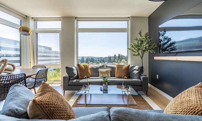 West Bellevue Apartment | 2BR | Lounge, Rooftop, Gym | Bellevue | Sophari C