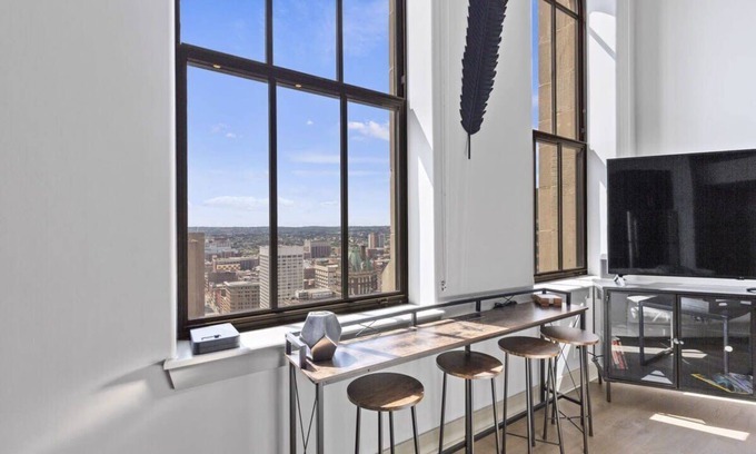 Downtown Baltimore Apartment | 2BR Luxury Apartment Rooftop Pool & Gym