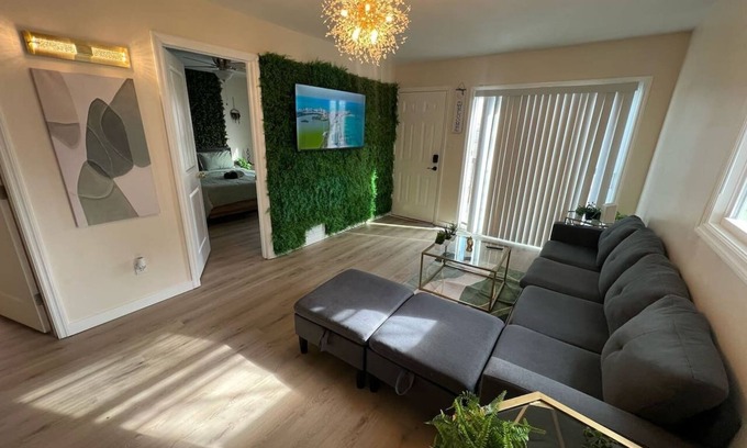 Woodburn House | 2BR Modern Home | Near WVU, Hospitals & Stadium