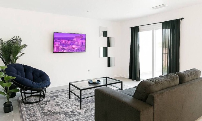 Southside Apartment | 2BR Near Airport & Downtown Near Attractions.