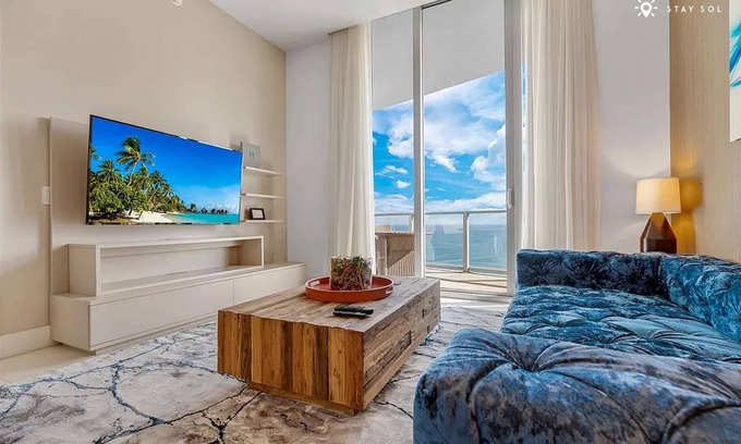 Hollywood South Central Beach Apartment | 2BR Ocean View Balcony & Pool