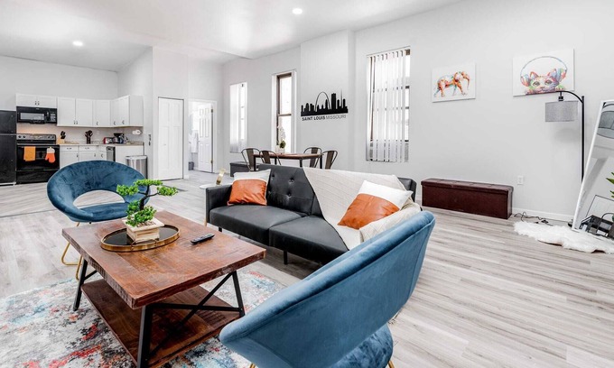 Lafayette Square Apartment | 2BR Park Ave Townhome with parking by Cozysuites