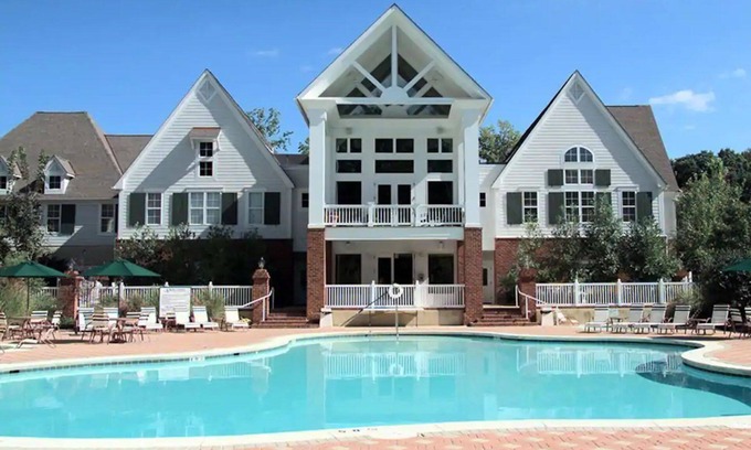 Lackey Cottage | 2BR Resort Cottage - Sleeps 6 - Close to Theme Parks & Attractions