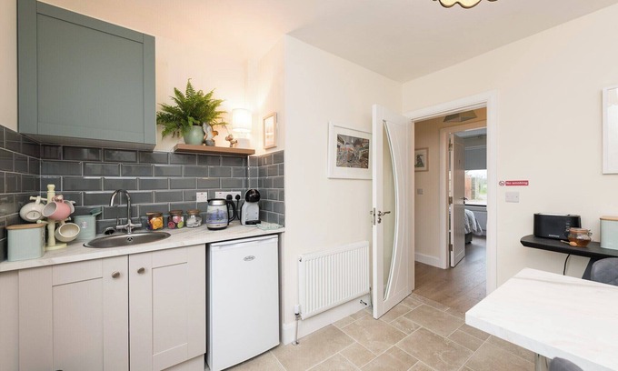 County Cork House | 2BR-Sleeps4-Parking-NearCork-6mintoAirport