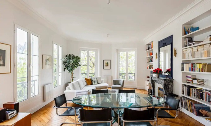 Quartier de la Porte-Saint-Denis Apartment | 2BR Spacious and Bright Luxurious Flat With AC