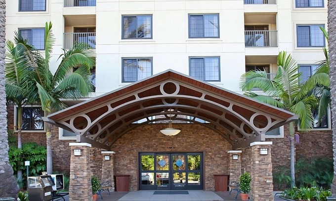 Anaheim Resort Hotel | 2BR Suite Ideal for Families seeking Disney Magic! Pets Allowed, Free Breakfast