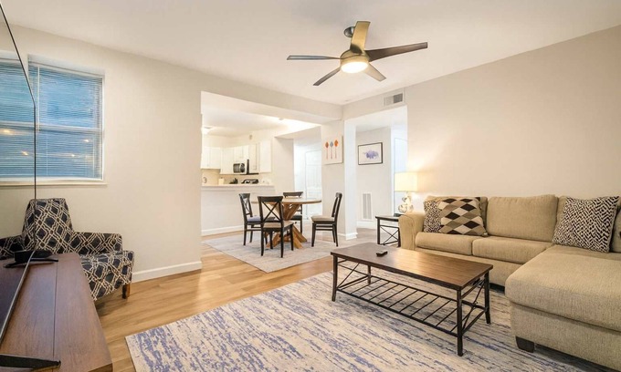 DeBaliviere Place Apartment | 2BR w King Bed Pool Steps to Forest Park CWE