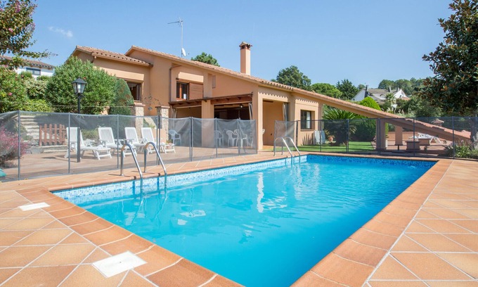 Puigventos Villa | 2CIP01-08pax - House with capacity for 08 people and private pool located in a quiet area