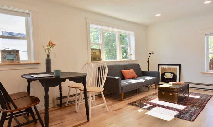 Brunswick Apartment | 2King Bed BR Private Apt Downtown Brunswick
