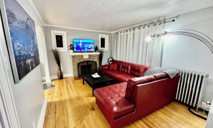 Northampton House | 2nd Floor, Brick Duplex near the Hill