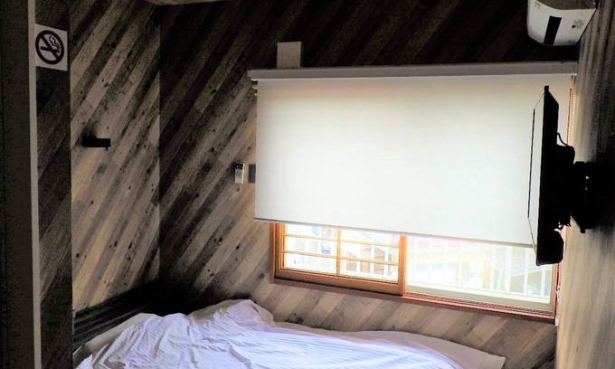 Beppu House | 2nd floor semidouble bed Umbrella/Beppu City Ōita