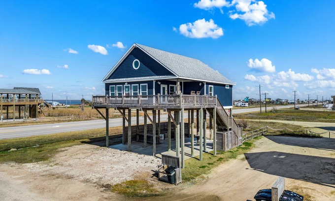 Gilchrist House | 2nd Row at Crystal Beach