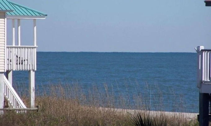 Edisto Island House | 2nd row Ocean Views 4br 3ba Sleeps 12, '25 Pool Amenity Card, linens included