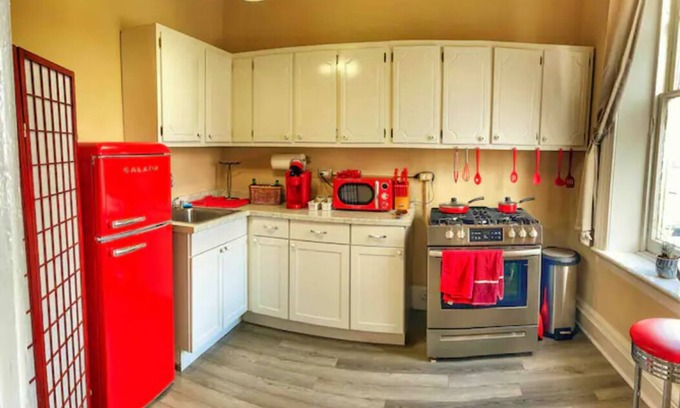 Winchester Apartment | 2nd Story Historic Downtown 2BR with Modern Amenities