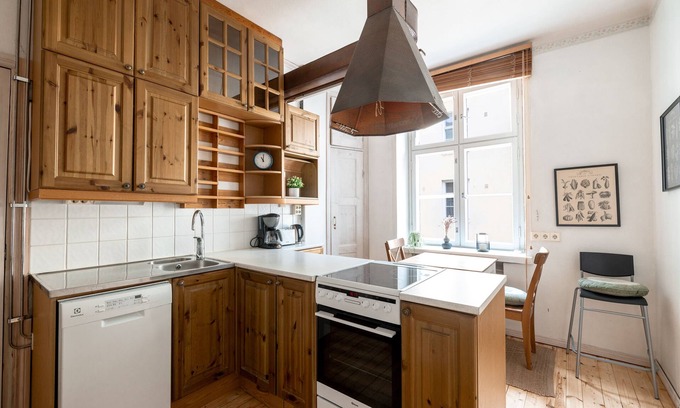Etu-Toolo Apartment | 2ndhomes Bright 125m2 4BR Center Apt