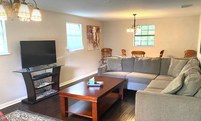 Alamo Heights House | 3/1 + Office/Lg Yard, Short Term Leases