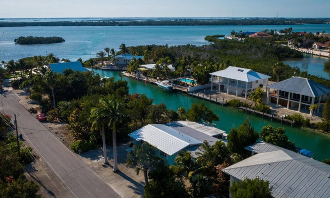 Cudjoe Key House | 3/2 Cudjoe Key waterfront single level house.