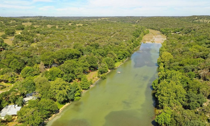 Hunt House | 3/2 Gameroom, Hot tub & River Access!