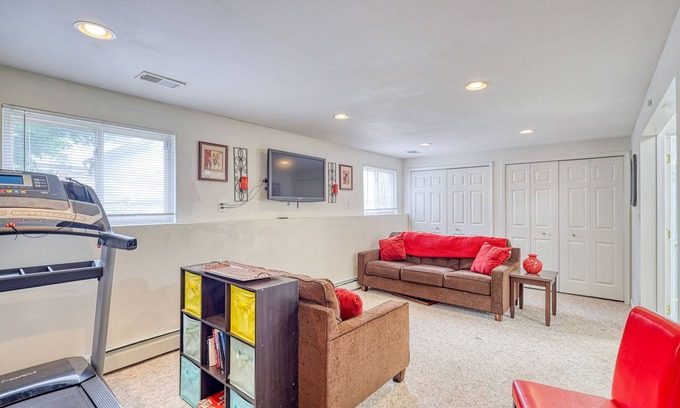 Royal Oak House | 3/2 Royal Oak, Hardwood Flrs Near Beaumont, Birmingham & Playground