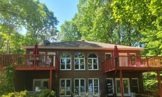 Fair Play House | 3-305 - Woodhaven * Lakefront * WIFI * Pets Welcome *
