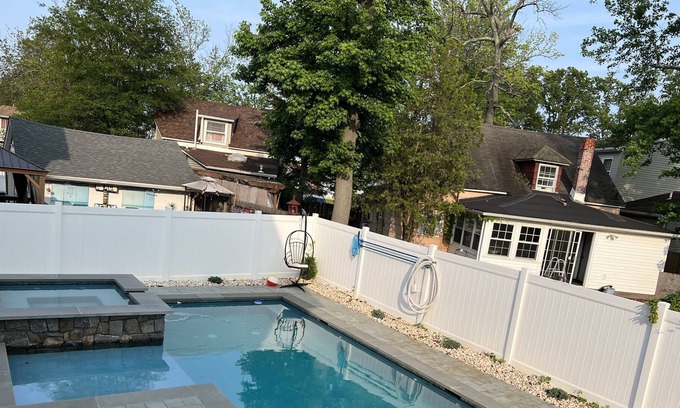 Keansburg House | 3.5 blocks to beach Heated pool and spa Great for families and kids Sleeps 15