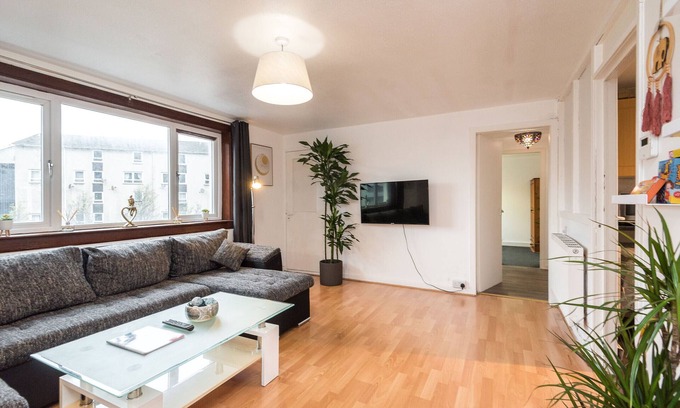 Gifford Apartment | 3/6 Lochview Court