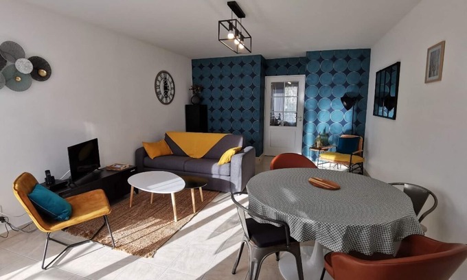 Morgat Apartment | 3* accommodation 200 m from the beach. Walking distance to shops.