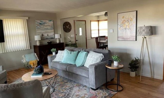 Omaha Cottage | 3+ Acre Serene and Quiet Park Like Setting Cottage Get Away Perfect for the CWS!
