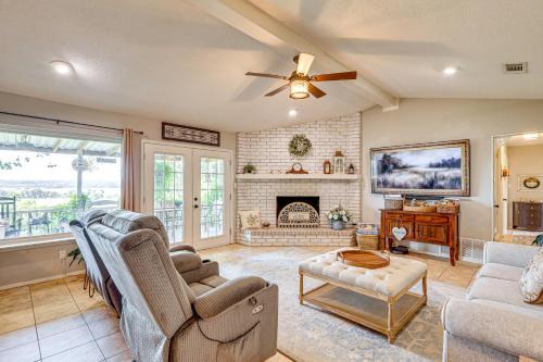 Valley Mills House | 3-Acre Yard and Cowboy Pool Quiet Texas Farmhouse