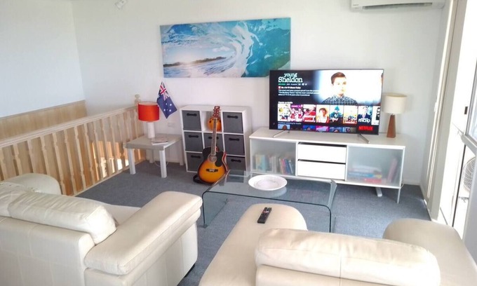Highland Park Apartment | 3 Adults & 2 Children - House in Highland Park