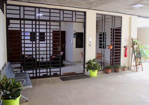 Bingerville Apartment | 3 Appartements Indépendants - 1 ou 2 Chambres - Du Voyageur Solo au Groupe de 10 personnes - Résidence Calme, Proche Abidjan