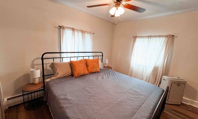 West Newton House | 3 bd 10 min to Dwtwn Washer-dryer