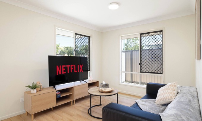 Acacia Ridge Apartment | 3 Bdr apt! Aircon! Espresso! Restaurants! ss12AS3