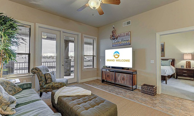 Horseshoe Bay Condo | 3 BDR Condo in Horseshoe Bay, Prime Location!