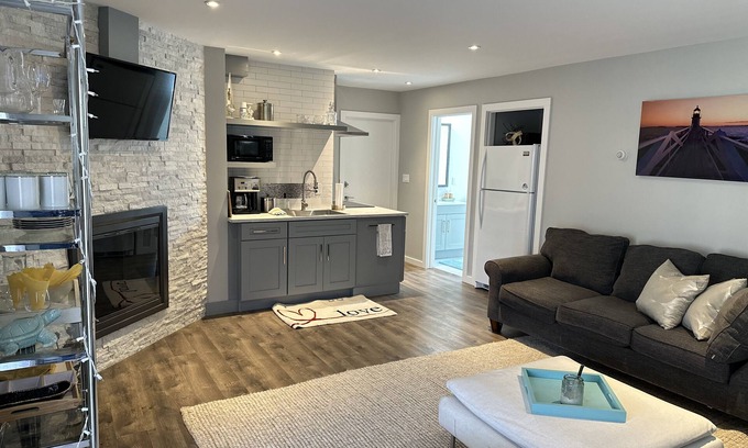 Norwalk House | 3 bdrm 2 bath house with pool ,in-law suite separate entrance, BBQ, beach house