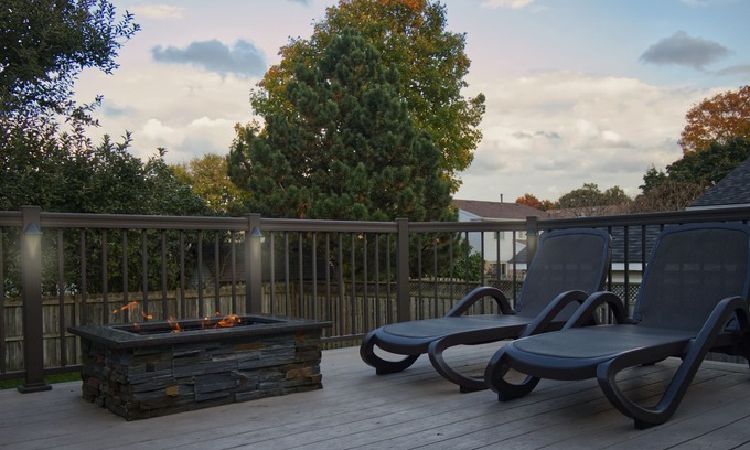 Kitchener House | 3 BDRM~Parking~Smart TV~Lux Kitchen~Outdoor Fire