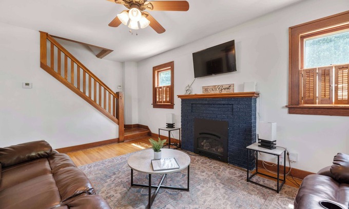 College Hill House | 3 Bed 1.5 Bath Home in College Hill By Hospital