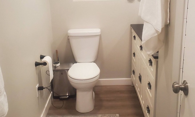 West Valley City House | 3 bed 1 bath with full kitchen, ducks, and washer/dryer