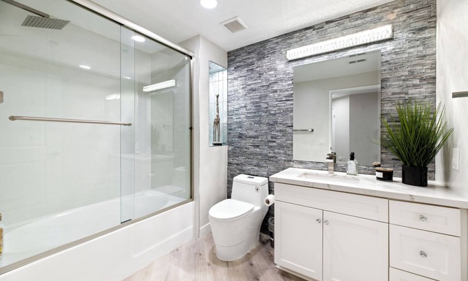 Airport Area Condo | 3 Bed, 2 Bath 1340 sq/ft Luxury Condo in Irvine