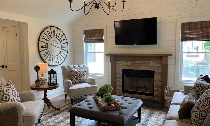 Three Oaks House | 3 bed/2 bath designer home 100 steps to Journeyman! Just 30 mins to Notre Dame!