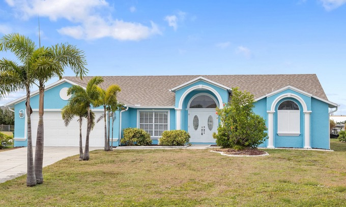 Caloosahatchee House | 3 Bed 2 Bath Pool Home W/Western Exposure In Cape Coral - Amazing Location