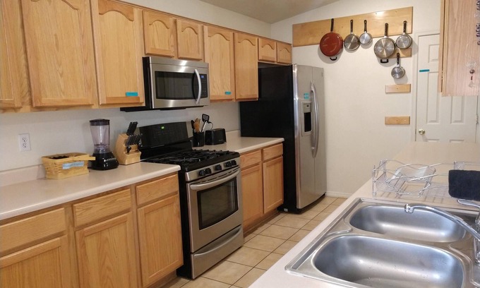 Westgate Heights House | 3 Bed 2 Bath Westside Minutes to I40 Driveway Parking King Sleep Number Bed
