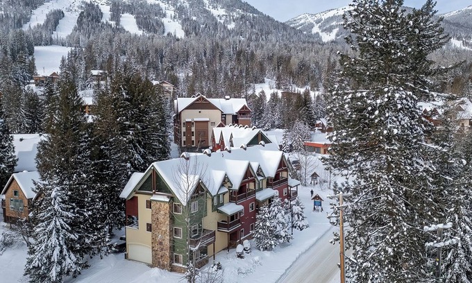 Rossland House | 3 Bed, 3.5 Bath Townhome at RED Resort