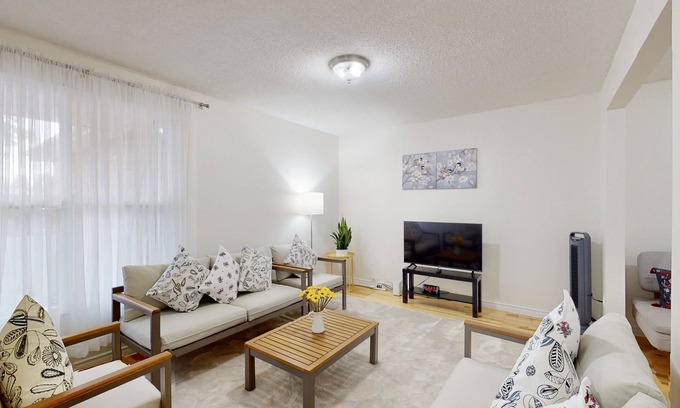 Ajax House | 3-Bed 3-Bath Cozy Vacation House in Ajax, Greater Toronto Area GTA, ON, Canada