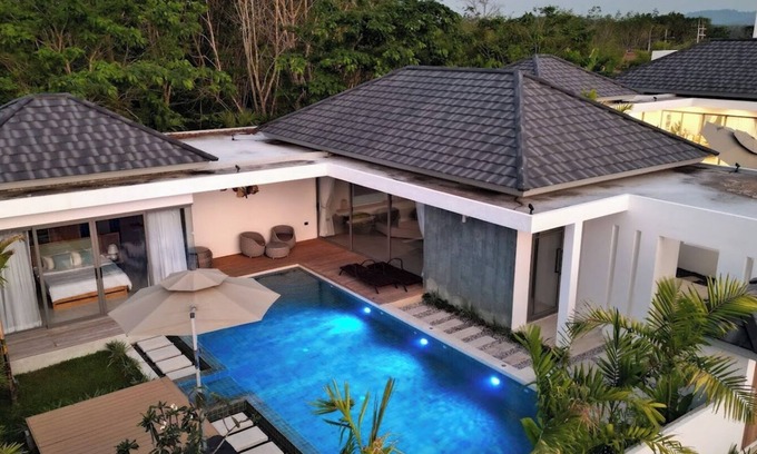 Choeng Thale Villa | 3 Bed BangTao pool villa - electricity included.