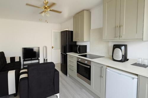 North End House | 3-Bed Bungalow-Garden and Free Parking